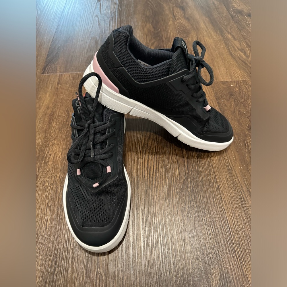 On running Sneakers Black/Pink, US 8, worn once, excellent condition